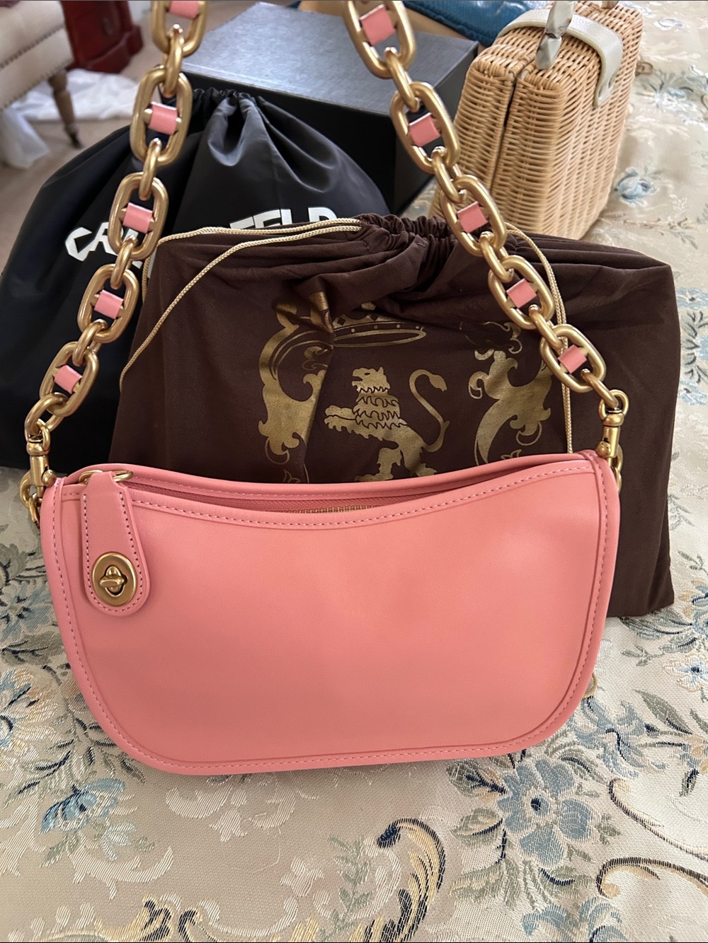 Coach Swinger Bag! Pink Leather Crossbody Bag with Brass & Leather Chain - Picture 3 of 11